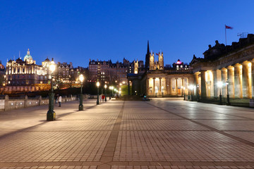 Fototapeta na wymiar Edinburgh bei Nacht