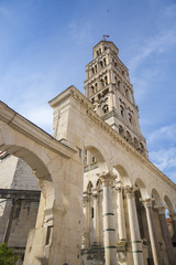 Obraz premium Bell tower of Cathedral of Saint Domnius with a Roman arch, Split Croatia.