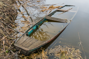 Naklejka premium old abandoned and submerged boat