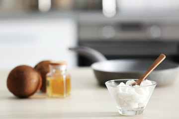 Bowl with coconut oil on kitchen table © New Africa