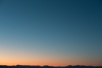 夕暮れの山々