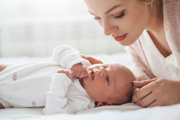 Obraz na płótnie Canvas Mom with newborn baby
