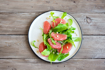 Grapefruit and arugula salad