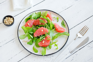 Grapefruit and arugula salad