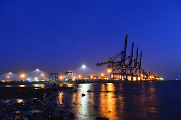 Port crane bridge and bulk carrier