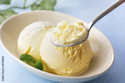 現実の PUBG バンがイギリスで無料のアイスクリームと商品を配布します