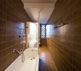 Vintage bathroom in the apartment to be renovated
