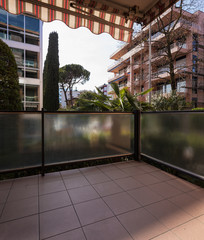 Terrace overlooking the nature of an apartment © alexandre zveiger