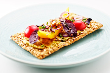 belegtes gesundes knäckebrot