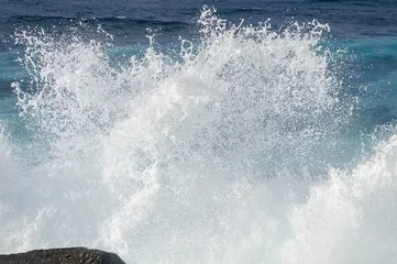 Küchenrückwand glas motiv Meer / Ozean Wellen schlagen gegen Felsen
