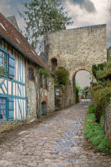 Fototapeta na wymiar Gerberoy, Rue du village et maisons à colombages. Picardie. Hauts-de-France 