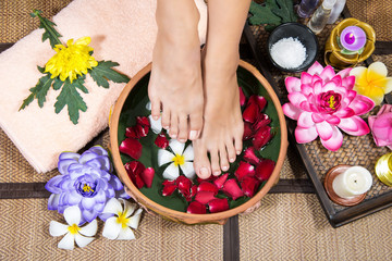 Obraz na płótnie Canvas Spa treatment itself and foots is a healing for relaxation, comfort and clean.