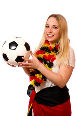 Junge Frau mit Fußball 