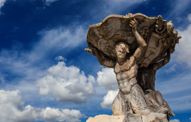 Obraz premium Fountain of the Tritons, beautiful baroque fountain completed in 1715, in the center of Forum Boarium square, in Rome (with clouds)