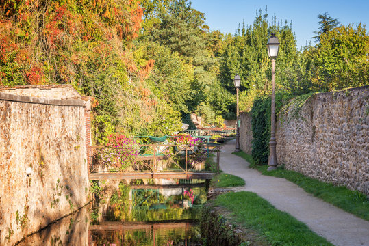Promenade des Petits Ponts (small  bridges promenade), in Chevreuse, France