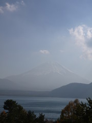 Plakat 本栖湖　富士山。山梨　日本。11月中旬。