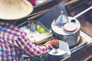 Damnoen Saduak Floating Market, Damnoensaduak district, Ratchaburi province, Thailand