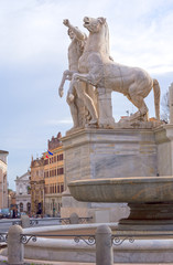 Naklejka premium Fontaine Dioscuri près du palais Quirinal, Rome, Italie
