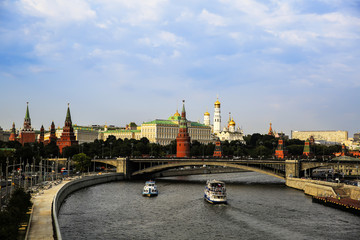 Obraz premium Moscow river and Kremlin in Moscow, Russia
