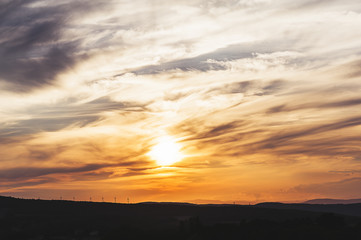 Coucher de soleil, ciel en mouvement