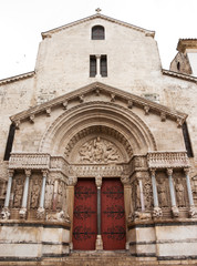 Fototapeta na wymiar Church of St. Trophime in Arles, Provence, France. 