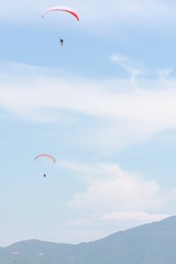 Fototapeta na wymiar paragliding in danang beach Vietnam