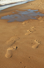 Fototapeta na wymiar Footprints on the seashore