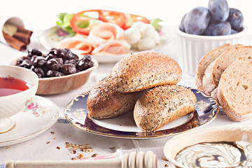 bread with cereal grains