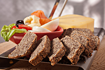 bread with cereal grains