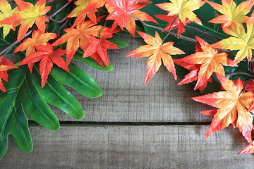 Maple leaf decorate on wood plate background
