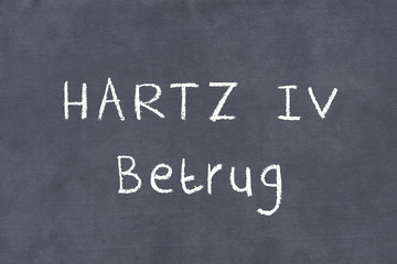 Kreidetafel mit Hartz IV Betrug