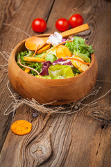 Mixed salad with croutons.