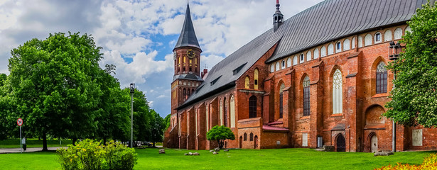 Panorama with a view of the famous Cathedral surrounded by lush summer greenery. - obrazy, fototapety, plakaty