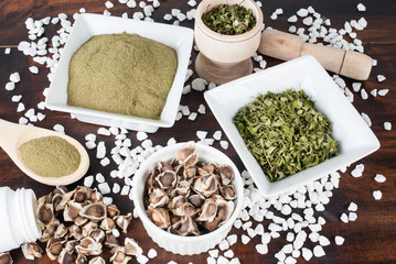 Seeds, leaves and moringa powder - Moringa oleifera