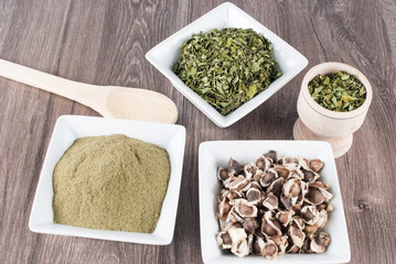Seeds, leaves and moringa powder - Moringa oleifera