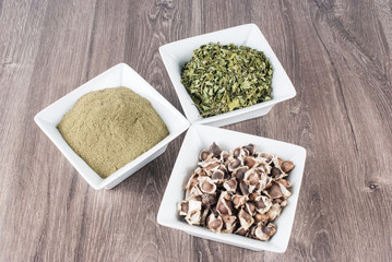 Seeds, leaves and moringa powder - Moringa oleifera