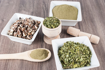 Seeds, leaves and moringa powder - Moringa oleifera