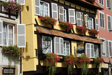 Fototapeta na wymiar Fachwerkhäuser in der Rue d' Or in Straßburg