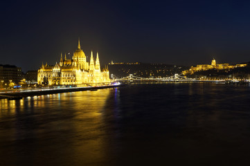 Fototapeta na wymiar Cityscape of Budapest at night
