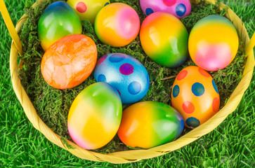 Fototapeta na wymiar Easter basket with many colorful Easter eggs