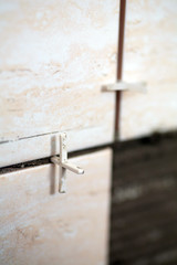 ceramic tiles on bathroom walls