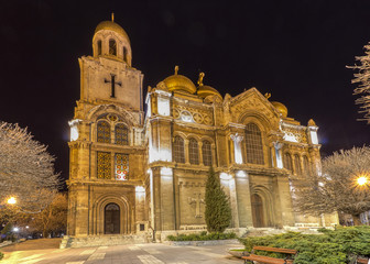 Fototapeta na wymiar The Cathedral of the Assumption in Varna. illuminated at night.o