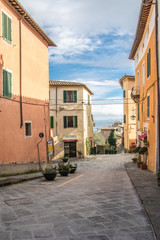Fototapeta na wymiar Straße in Montalcino, Toskana
