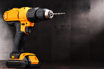 Cordless drill with drill bit working also as screw gun