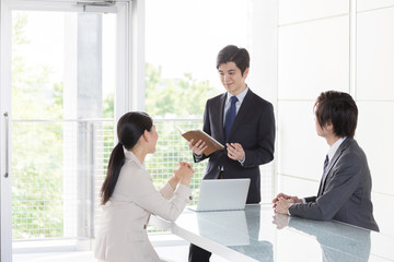 ビジネス　ミーティング