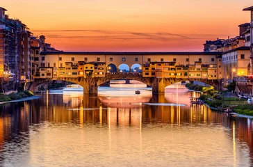 Keuken foto achterwand Ponte Vecchio Uitzicht op de zonsondergang van de Ponte Vecchio over de rivier de Arno in Florence, Italië
