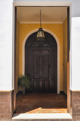 Fototapeta premium Zaguán de una casa en Carmona, Sevilla, Andalucía, España