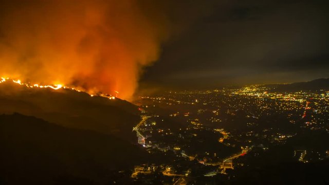 Amazing wildfire time lapse above the city of Burbank, CA