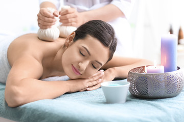 Obraz na płótnie Canvas Young beautiful woman having massage in spa salon