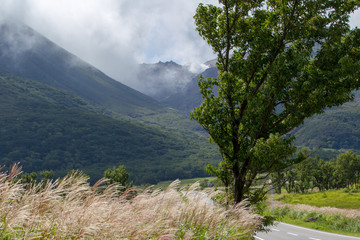 噴煙を上げる九重山2